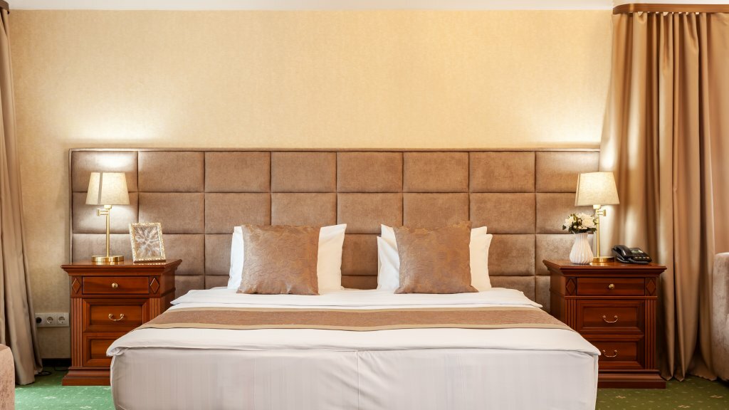 Гостиница Сосновый бор Новосибирск-180